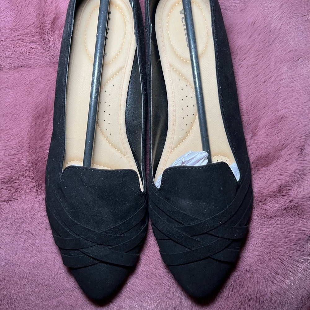 Veittes Pointed-Toe Black Flats